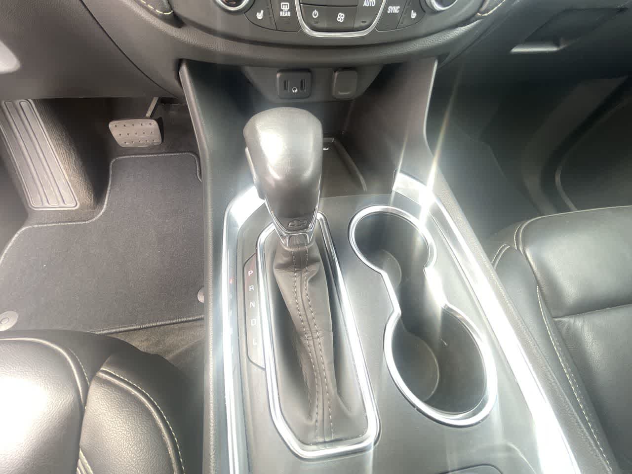 2022 Chevrolet Traverse LT Leather