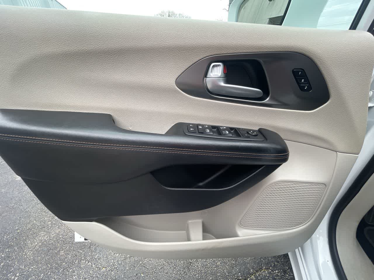 2020 Chrysler Pacifica Touring L