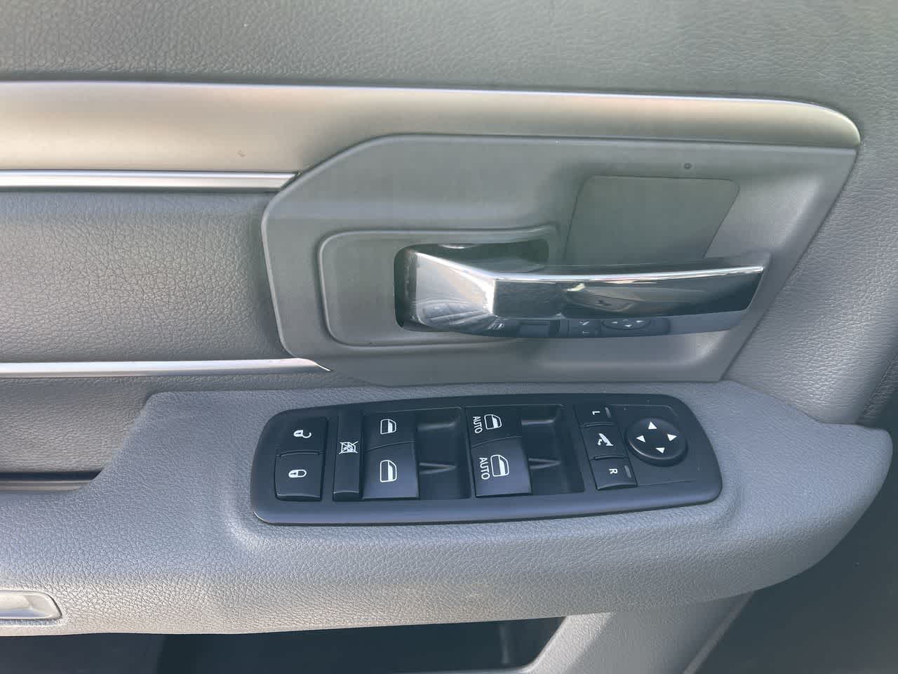 2018 RAM 1500 Big Horn Crew Cab 4x4 5'7" Box