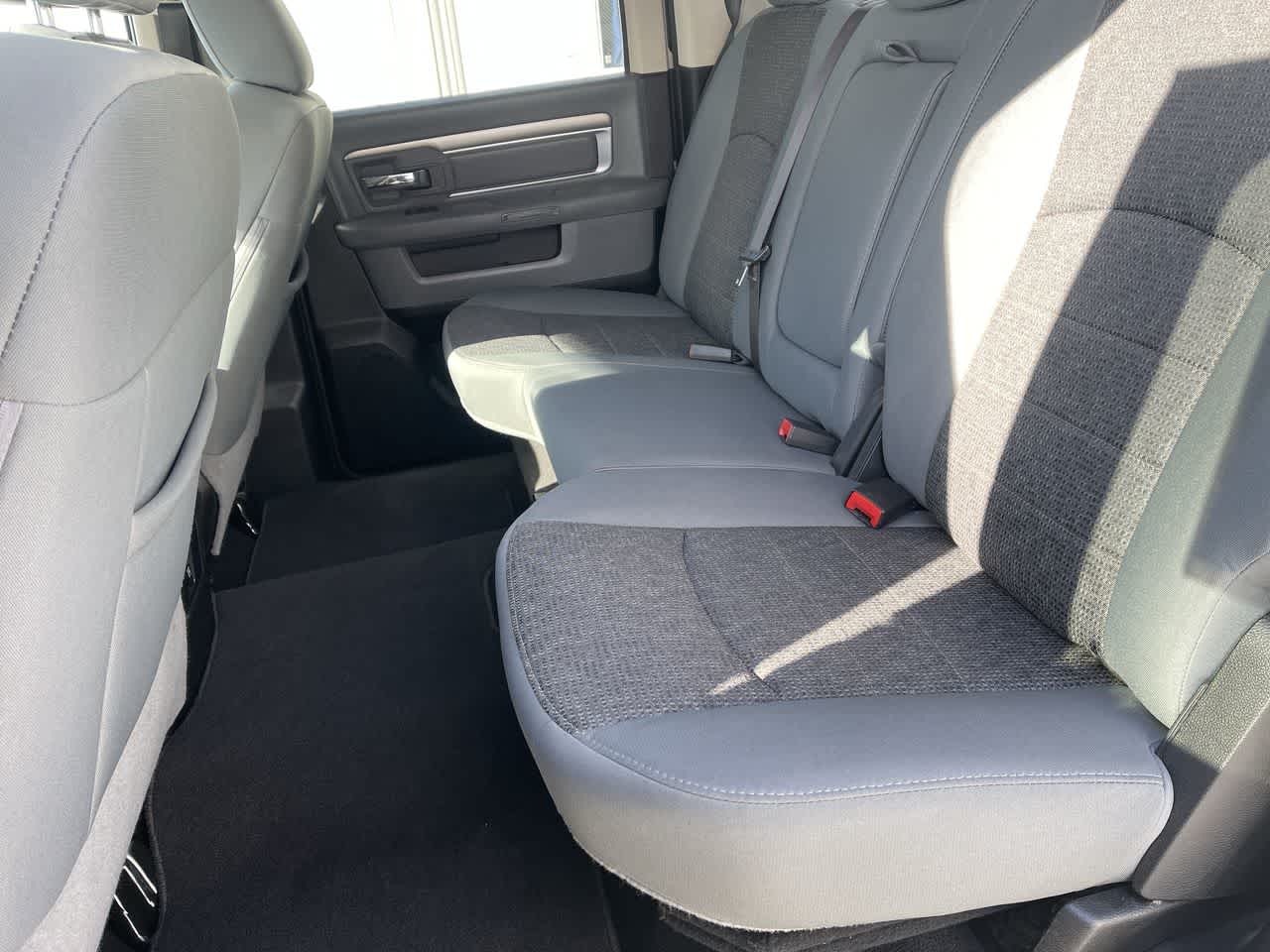 2018 RAM 1500 Big Horn Crew Cab 4x4 5'7" Box